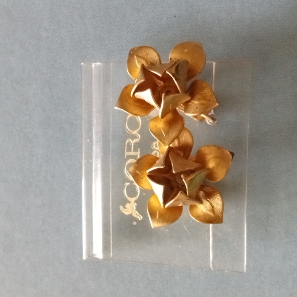 Vintage Coro Gold Flower Earrings